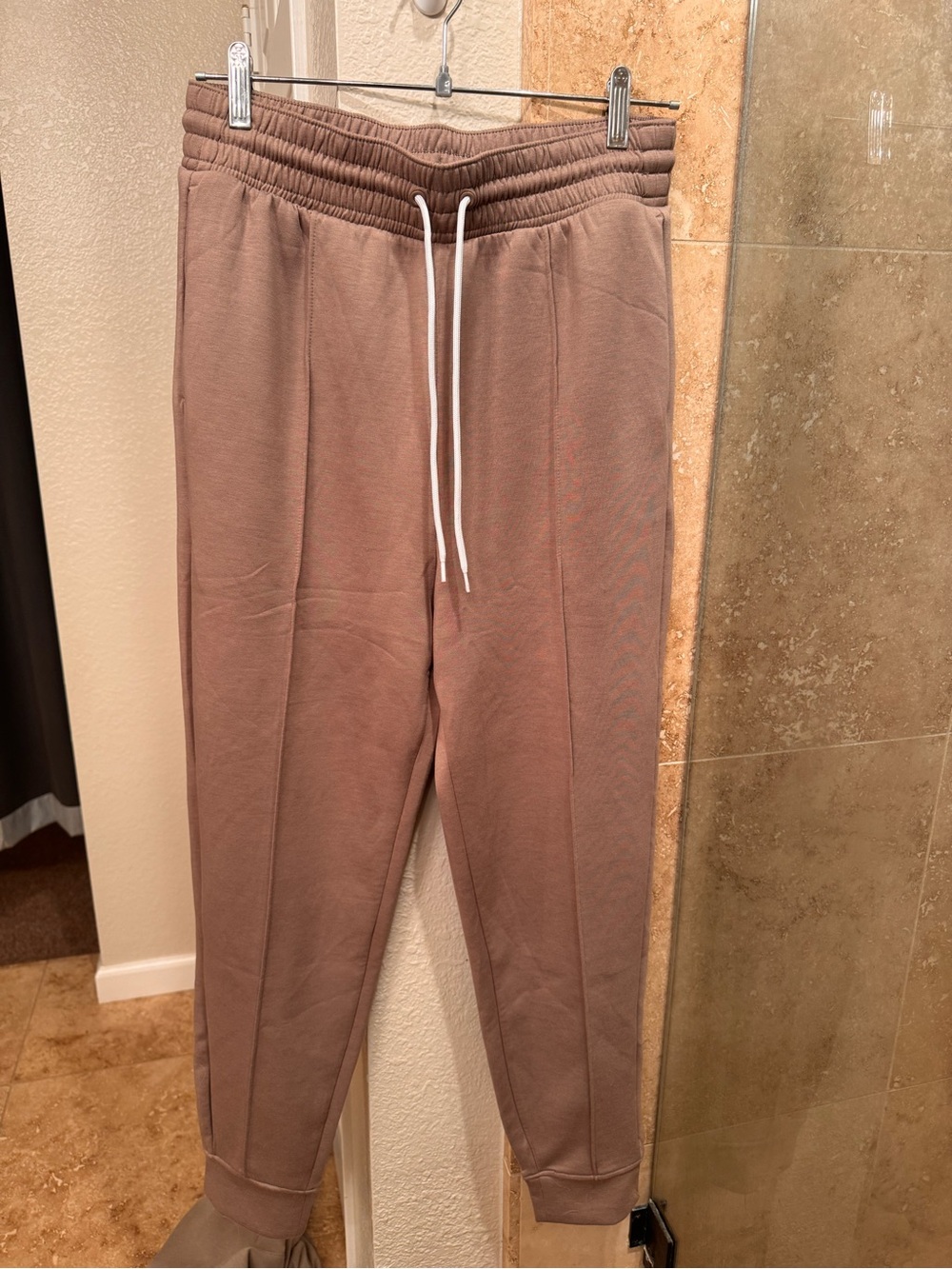 Zenana Outfitters Scuba Drawstring Joggers in Cocoa